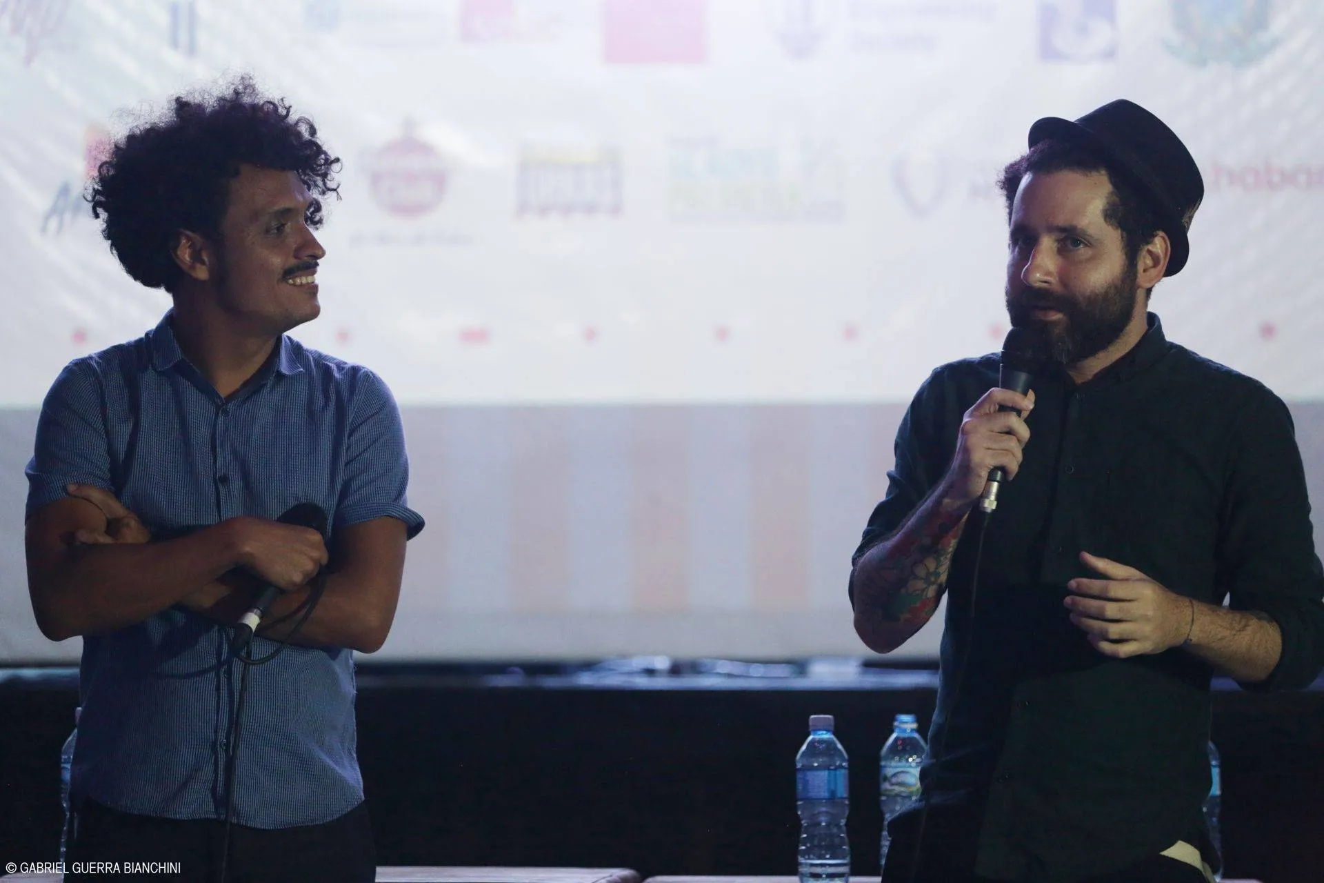 Juancho Valencia junto a Eduardo Cabra, en una charla en el marco del evento AM-PM "América por su Música" 2017. Foto: Gabriel Guerra Bianchini/AM-PM.